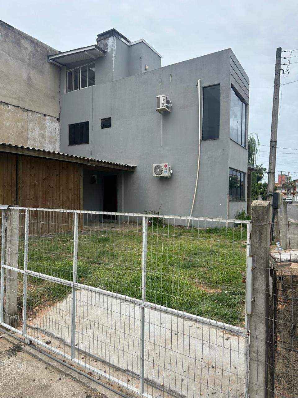 Sobrado Com Terraco E Area De Churrasqueira. Torres Eksteriør bilde